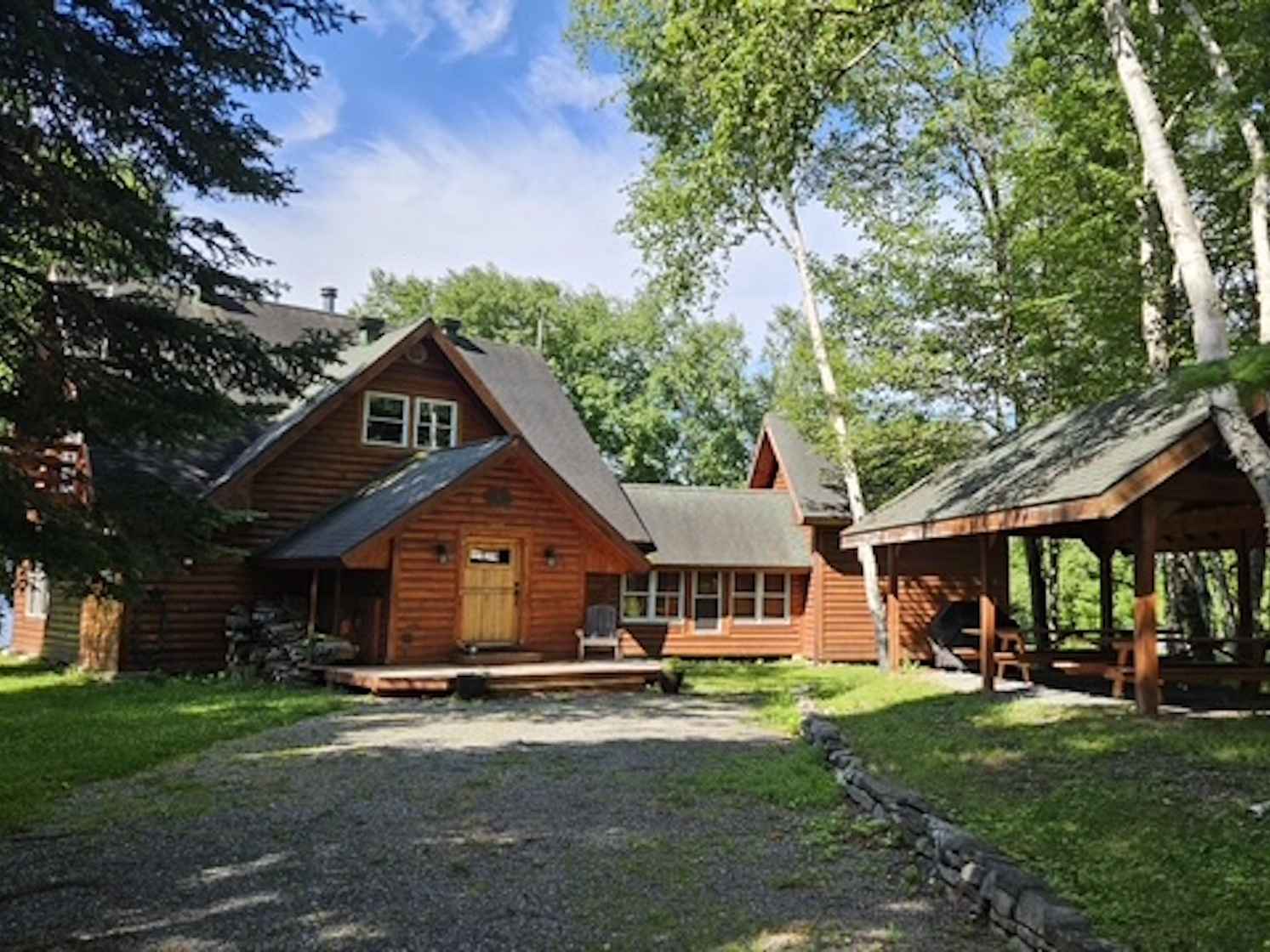 front of big lodge-home https://frasercamp.com/wp-content/uploads/2026/01/front-of-big-lodge-home.jpg